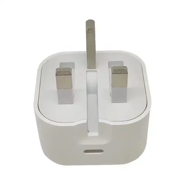 PD20W Wall Charger with UK foldable plug - Image 5